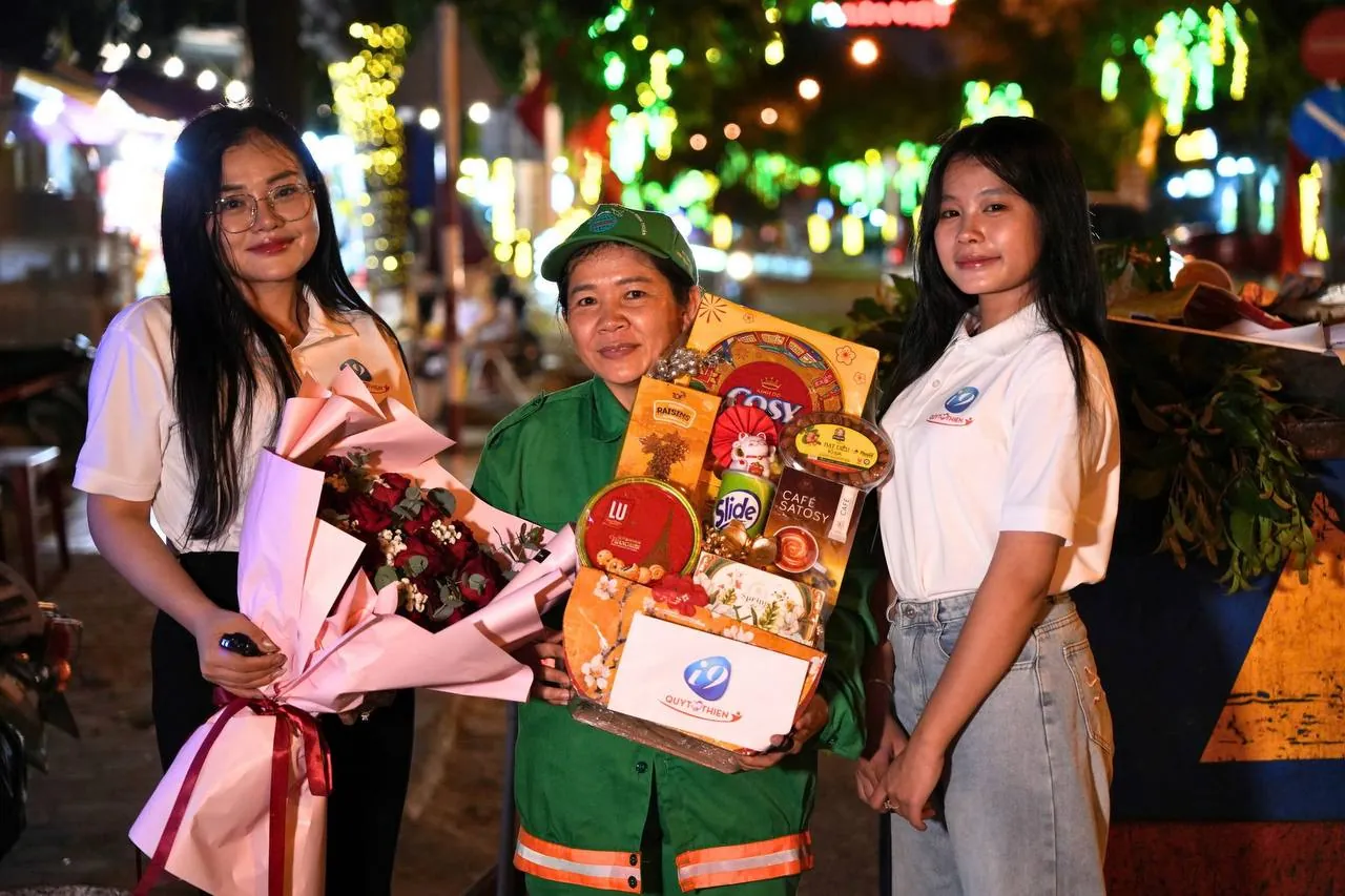 Hình ảnh minh họa điều khoản dịch vụ, với các biểu tượng luật pháp và an ninh, thể hiện sự chuyên nghiệp và minh bạch trong hoạt động cá cược trực tuyến.